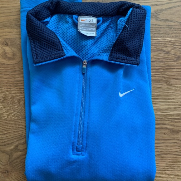 Athletic Nike jacket - Picture 3 of 3